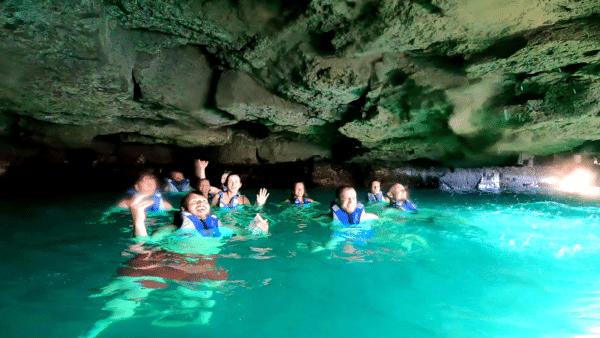Group picture during the kayak experience.